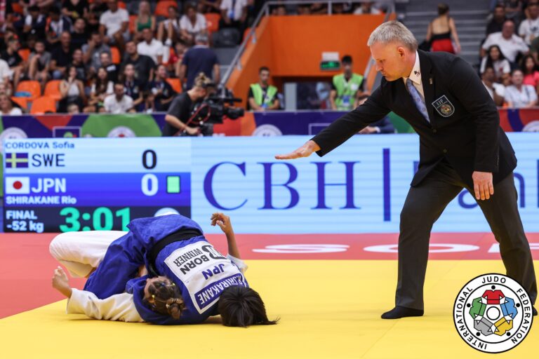 Ost schlägt Fernost