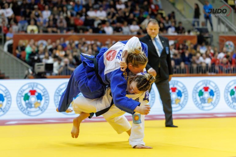 Zwei um Bronze